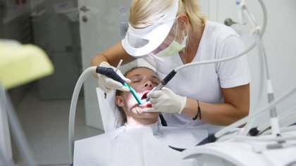 Odontólogos piden que obras sociales autoricen el protocolo de bioseguridad