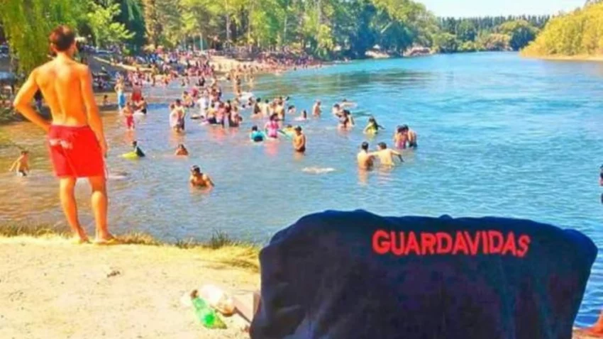 Guardavidas reclaman que les terminen de pagar la temporada