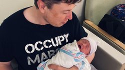 "X Æ A-12" se llama el hijo del multimillonario Elon Musk