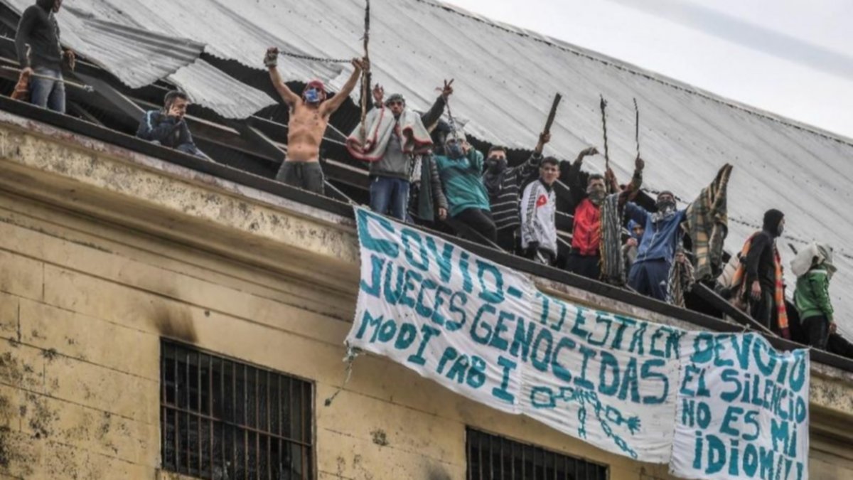 Anuncian construcción de centros de aislamiento en cárceles