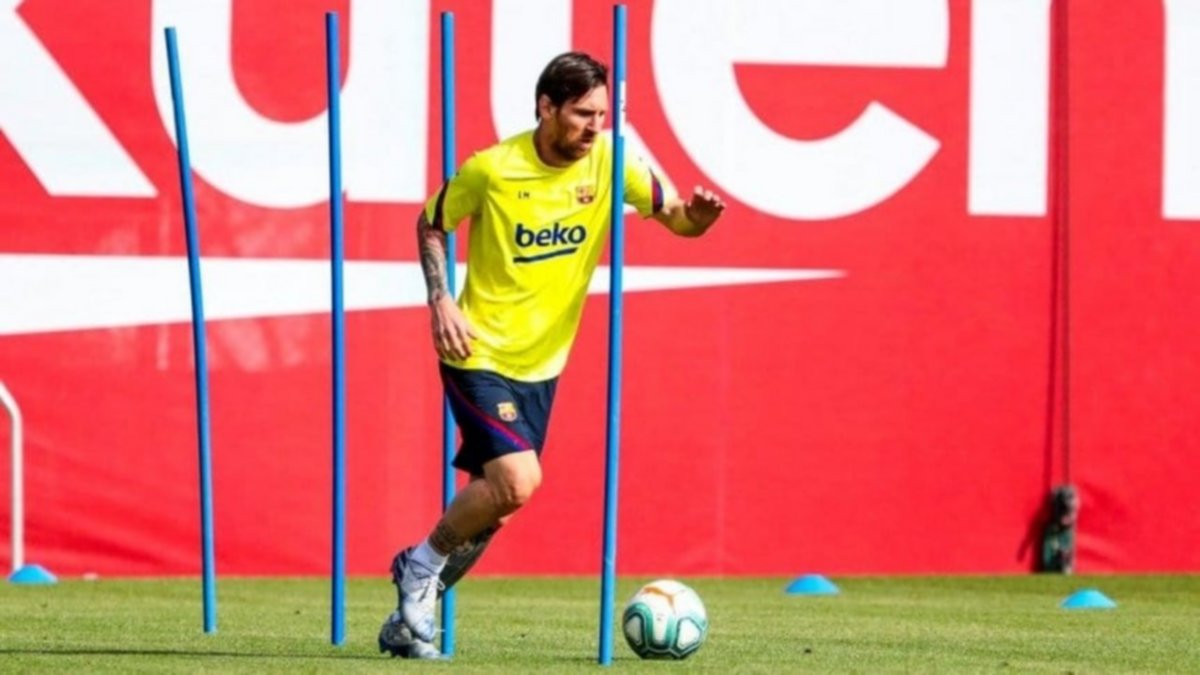 Messi volvió a entrenarse con Barcelona