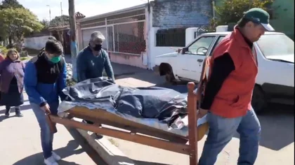 Les devolvieron el cuerpo porque no había lugar en la morgue