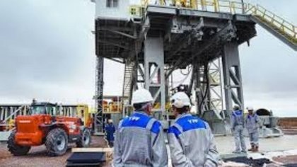 YPF recorta salarios y limita la actividad