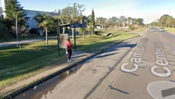 Violaron a una joven cuando esperaba el colectivo