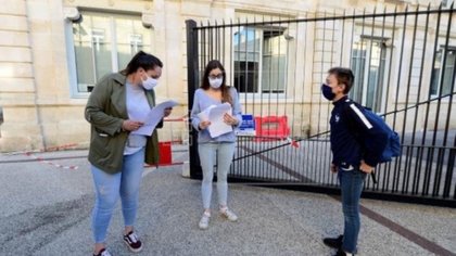 Cierran escuelas francesas por presencia de Covid – 19