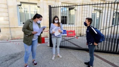 Cierran escuelas francesas por presencia de Covid – 19