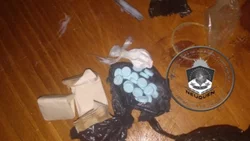 Cocaína y marihuana adentro de un pollo y un desodorante