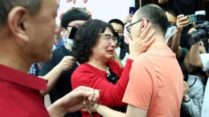 Encontró a su hijo después de 32 años de búsqueda