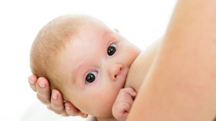 Piden amamantar, aunque las madres tengan coronavirus