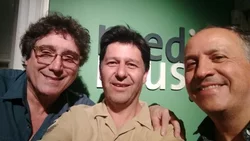 Músico neuquino le gana a la cuarentena con un mensaje optimista y solidario
