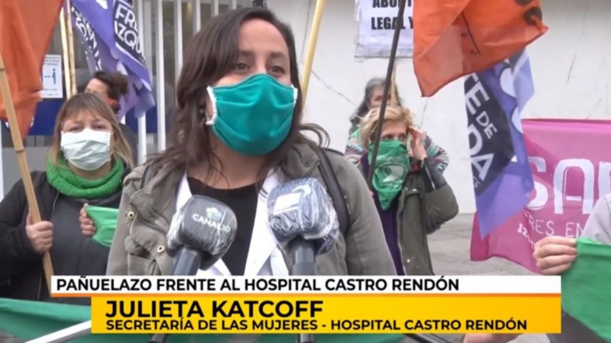 Pañuelazo y reclamo por la salud de las mujeres