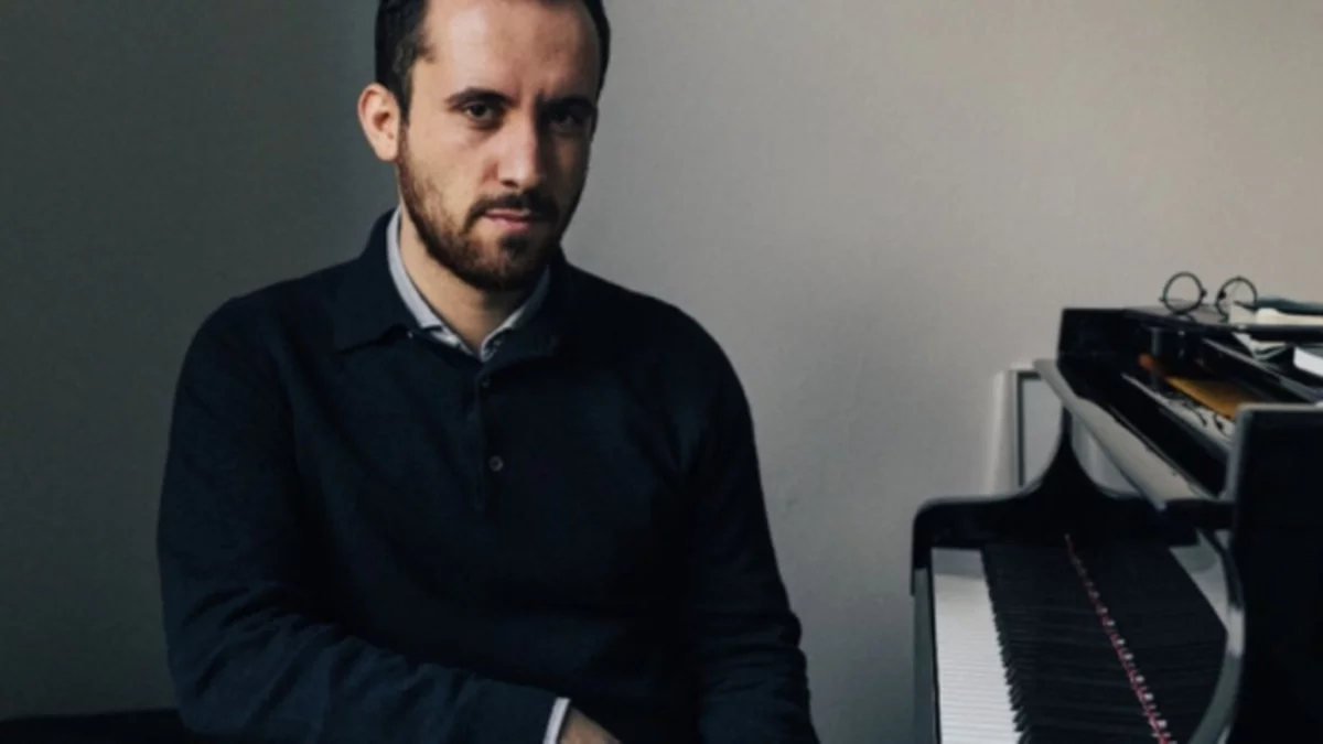 Pianista tocó 16 horas seguidas para pedir fin de cuarentena