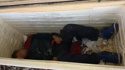Inhalaba pegamento dentro de un freezer y murió asfixiado