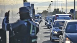 Gutiérrez y Carreras extendieron la restricción para cruzar los puentes