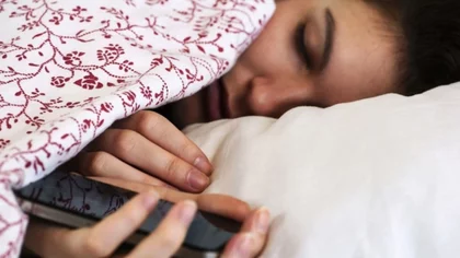 Castigan a padrastro que controlaba el celular de una adolescente