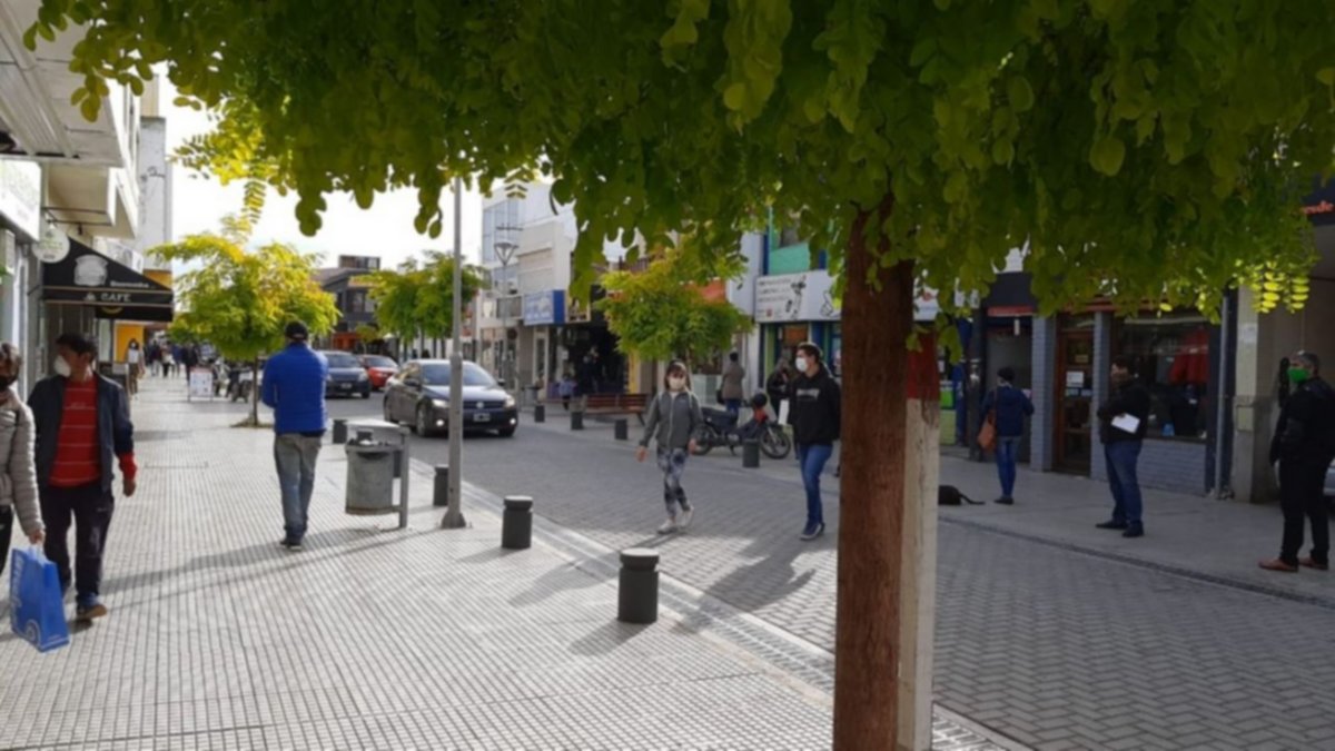 Amplían el horario de atención en comercios no esenciales