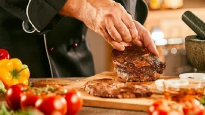 Piden extremas cuidados al manipular alimentos.