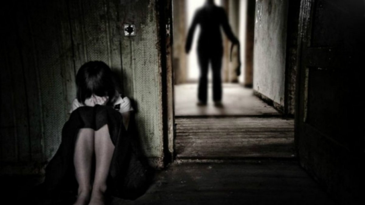 Inhumano: Violaba a los seis nietos de su pareja