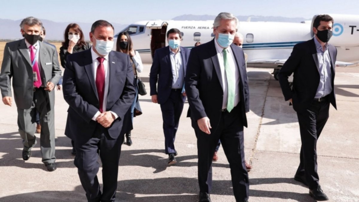 El virus se metió en la Rosada: El presidente suspendió su viaje a Catamarca
