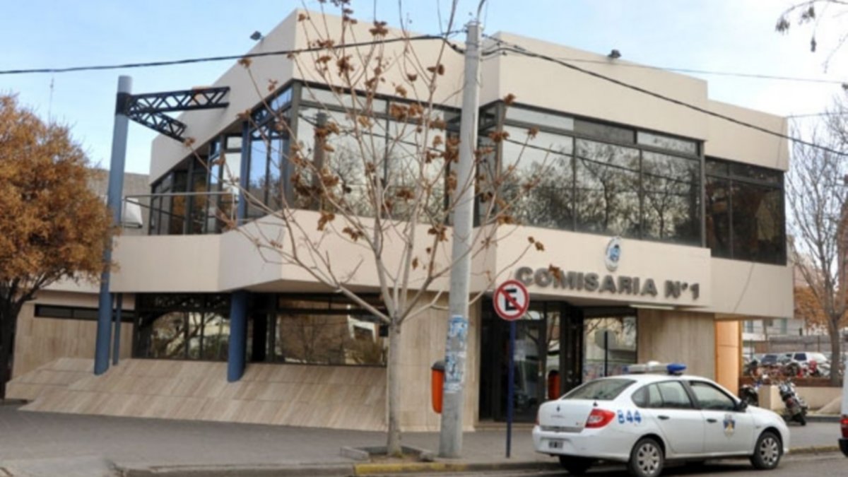 Policía dio positivo de coronavirus y buscan a sus contactos