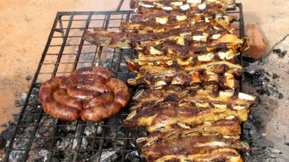Asado religioso para 25 personas sin distancia ni barbijo