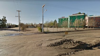 Jugaban al fútbol, los echó la Policía, y terminó todo mal