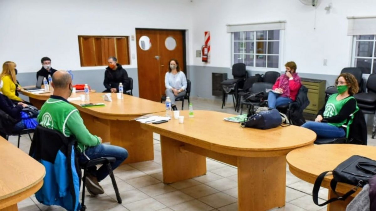 “El lunes 22 vuelven a trabajar los estatales”