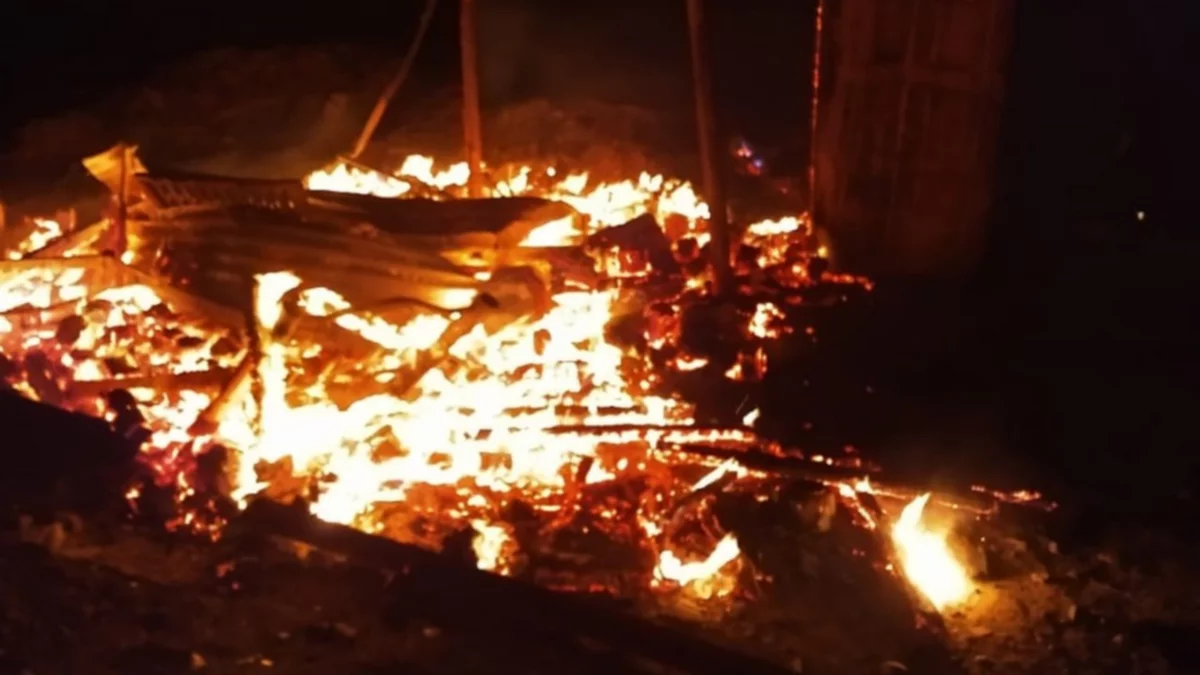 Se incendió una casilla de la toma de Casimiro Gómez