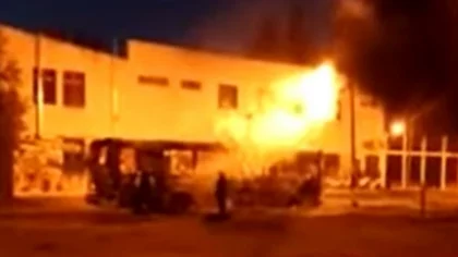 Prendió fuego el colectivo con el chofer adentro