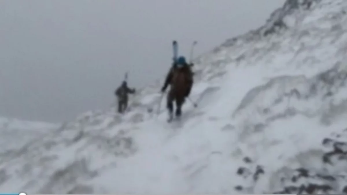 Intensa búsqueda en medio de un fuerte temporal de nieve