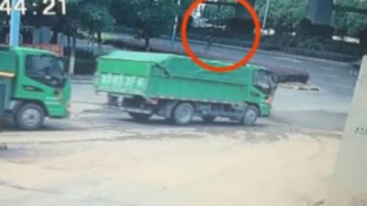 Creyó que tenía COVID-19 y se tiró de un puente: dio negativo