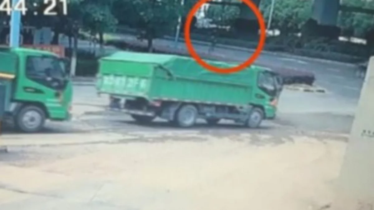 Creyó que tenía COVID-19 y se tiró de un puente: dio negativo