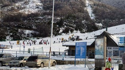 Violaron la cuarentena y fueron a esquiar al cerro