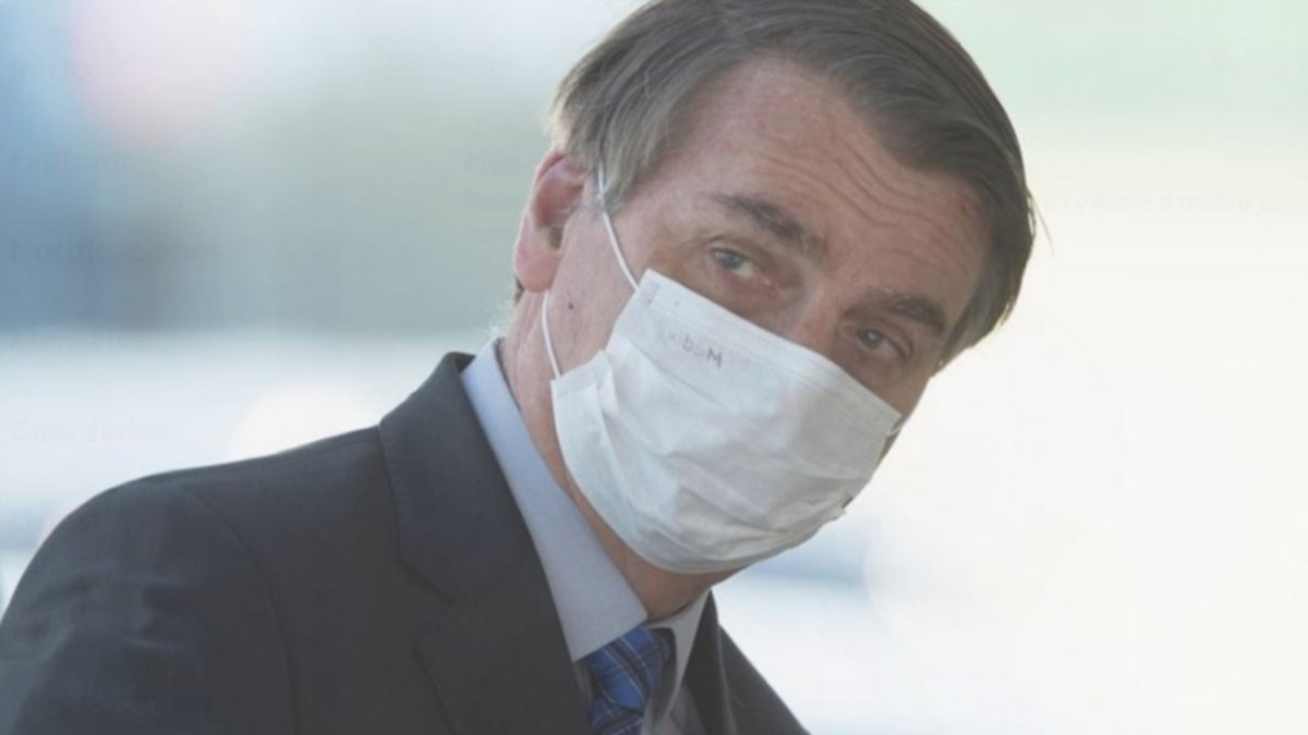 Un juez tuvo que obligar a Bolsonaro a usar barbijo