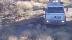 Desaprensivo: tiró líquidos cloacales al río Neuquén