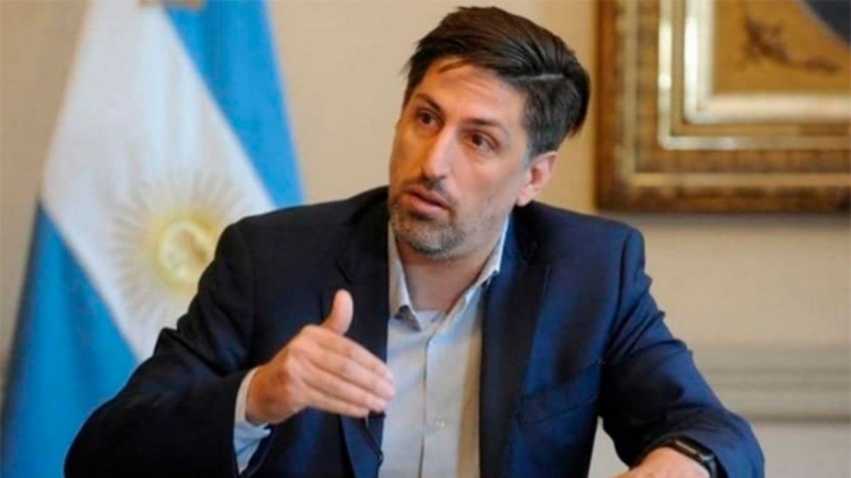 El Plan de Trotta para la vuelta a clases en Agosto