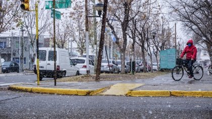 Nevisca en el Alto Valle testimonia la ola polar