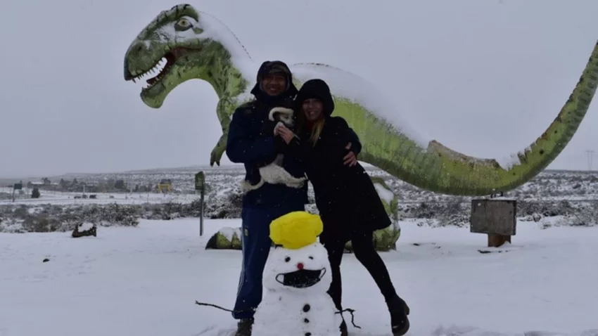 El Chocón realiza un concurso de muñecos de nieve