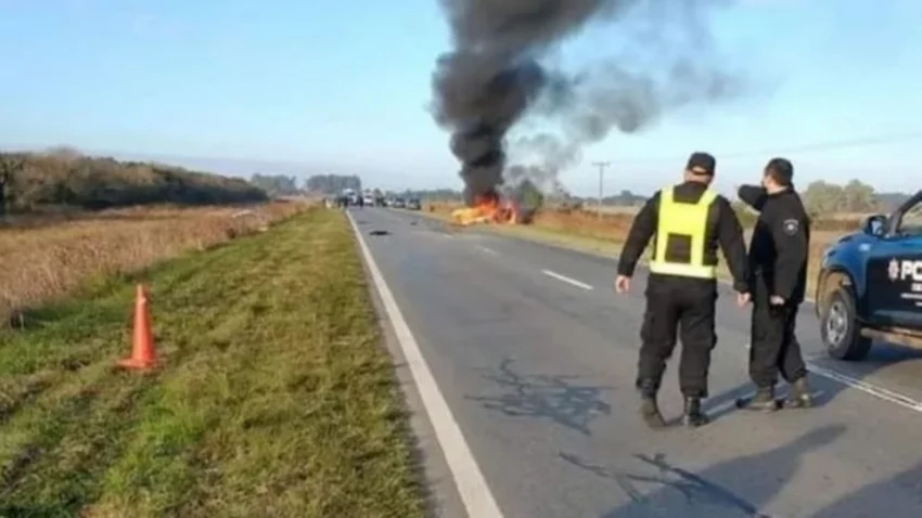 Chocaron, se incendió el auto y murieron calcinados