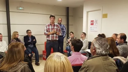 Concejal se duchó en plena sesión y no apagó la cámara