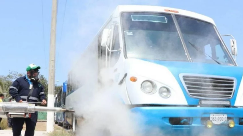 Viajaba en colectivo y murió de coronavirus