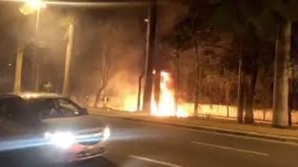 Una avioneta estalló en llamas en plena ciudad