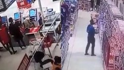 Escalofriante: Changuito fantasma en supermercado