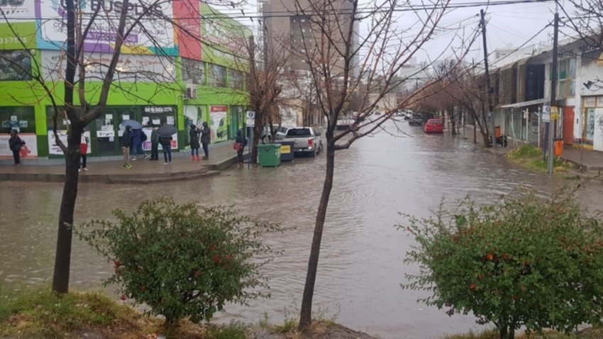 La lluvia provoca problemas en capital y otras ciudades