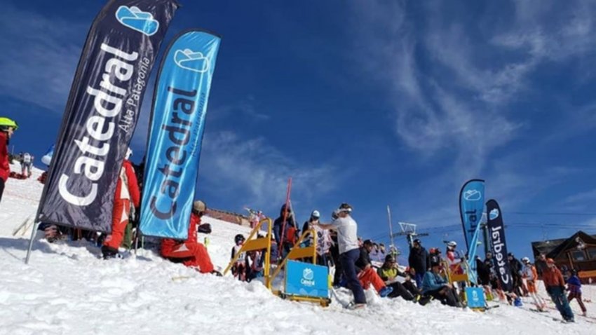 Por la gran cantidad de nieve no abre el Catedral