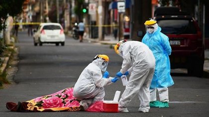 Crisis mortuoria en Bolivia: cadáveres en calles, autos y casas