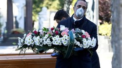 La velaron y tenía COVID-19: tuvieron que aislar a 70 personas