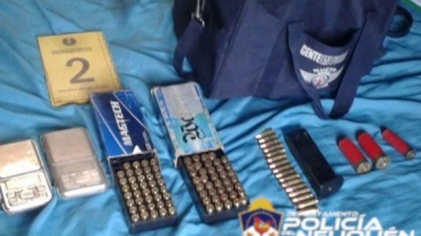 Armas, drogas y elementos robados en 5 allanamientos