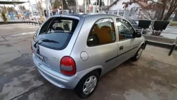 Le robaron el auto de adentro de su casa