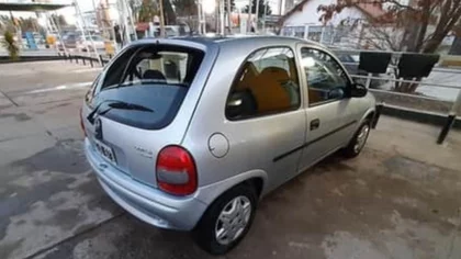Le robaron el auto de adentro de su casa